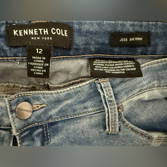 Women’s size 12 Kenneth Cole skinny distressed jeans. - Picture 2 of 3